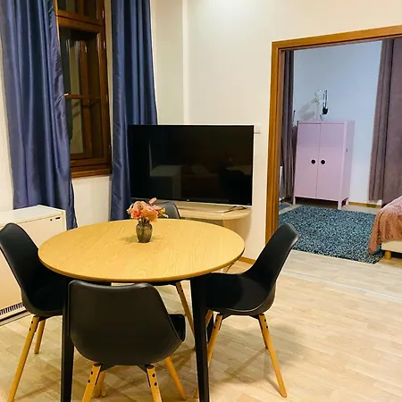 شقة Moderni U Velkeho Namesti 1, Wi-fi Zdarma, Koupelna S Vanou *